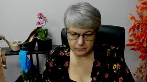 Snapshot of iris_xdesire chatting on December 2, 2024, 7:14 am I R I S online show from December 2, 2024, 7:14 am
