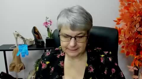 Snapshot of iris_xdesire chatting on December 3, 2024, 7:21 am I R I S online show from December 3, 2024, 7:21 am