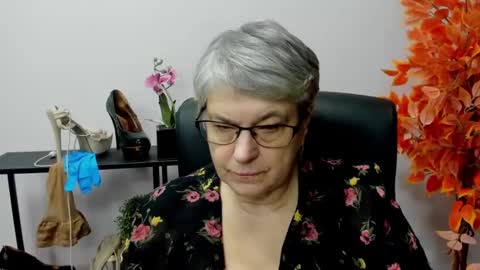 Snapshot of iris_xdesire chatting on December 3, 2024, 10:39 am I R I S online show from December 3, 2024, 10:39 am