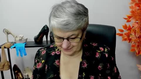 Snapshot of iris_xdesire chatting on December 4, 2024, 7:50 am I R I S online show from December 4, 2024, 7:50 am