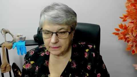 Snapshot of iris_xdesire chatting on December 4, 2024, 10:57 am I R I S online show from December 4, 2024, 10:57 am