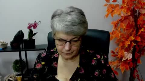 Snapshot of iris_xdesire chatting on December 5, 2024, 8:11 am I R I S online show from December 5, 2024, 8:11 am