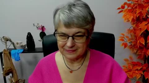 Snapshot of iris_xdesire chatting on December 6, 2024, 11:00 am I R I S online show from December 6, 2024, 11:00 am