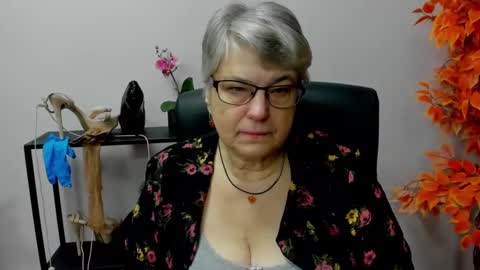 Snapshot of iris_xdesire chatting on December 10, 2024, 7:16 am I R I S online show from December 10, 2024, 7:16 am