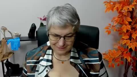 Snapshot of iris_xdesire chatting on December 11, 2024, 10:47 am I R I S online show from December 11, 2024, 10:47 am
