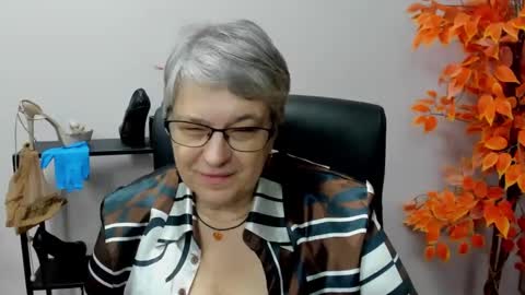 Snapshot of iris_xdesire chatting on December 11, 2024, 2:00 pm I R I S online show from December 11, 2024, 2:00 pm