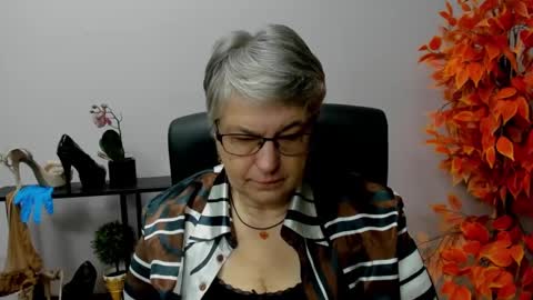 Snapshot of iris_xdesire chatting on December 12, 2024, 7:19 am I R I S online show from December 12, 2024, 7:19 am