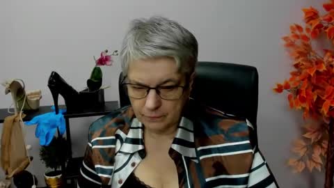 Snapshot of iris_xdesire chatting on December 16, 2024, 10:50 am I R I S online show from December 16, 2024, 10:50 am