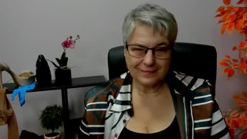 Snapshot of iris_xdesire chatting on December 18, 2024, 7:26 am I R I S online show from December 18, 2024, 7:26 am