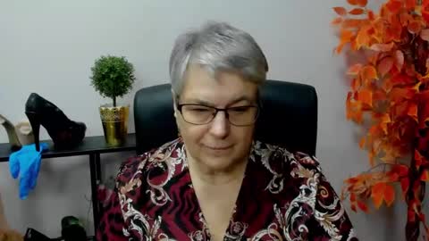 Snapshot of iris_xdesire chatting on December 19, 2024, 10:34 am I R I S online show from December 19, 2024, 10:34 am