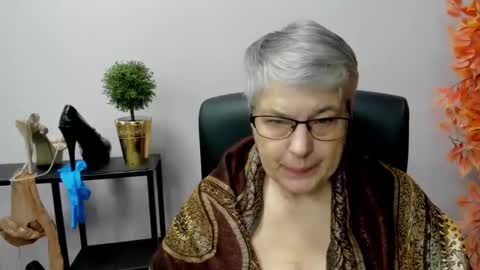 Snapshot of iris_xdesire chatting on January 2, 2025, 7:12 am I R I S online show from January 2, 2025, 7:12 am