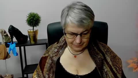 Snapshot of iris_xdesire chatting on January 3, 2025, 7:06 am I R I S online show from January 3, 2025, 7:06 am
