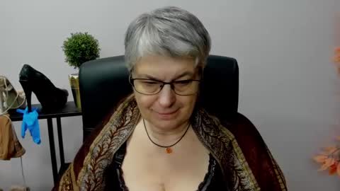 Snapshot of iris_xdesire chatting on January 3, 2025, 1:14 pm I R I S online show from January 3, 2025, 1:14 pm