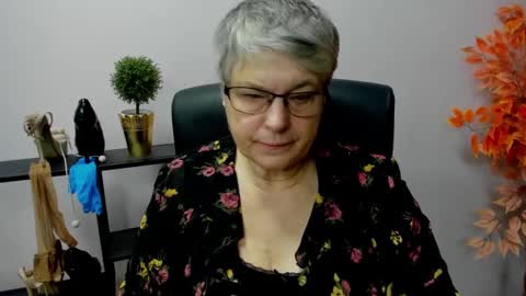 Snapshot of iris_xdesire chatting on January 14, 2025, 7:48 am I R I S online show from January 14, 2025, 7:48 am