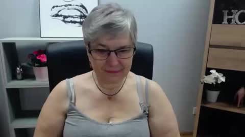 Snapshot of iris_xdesire chatting on January 17, 2025, 6:36 am I R I S online show from January 17, 2025, 6:36 am