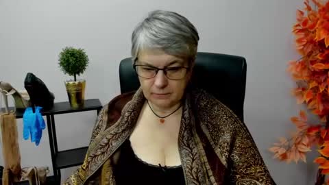 Snapshot of iris_xdesire chatting on January 28, 2025, 7:22 am I R I S online show from January 28, 2025, 7:22 am