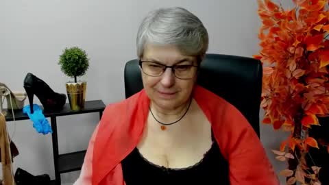 Snapshot of iris_xdesire chatting on February 3, 2025, 7:18 am I R I S online show from February 3, 2025, 7:18 am