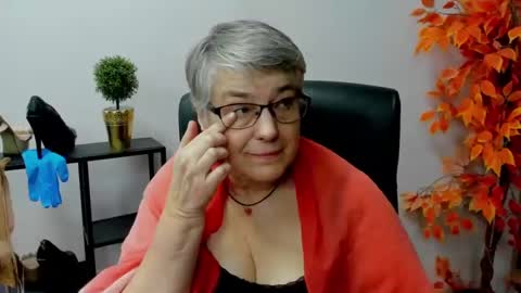 Snapshot of iris_xdesire chatting on February 5, 2025, 11:02 am I R I S online show from February 5, 2025, 11:02 am