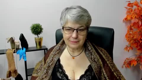 Snapshot of iris_xdesire chatting on February 11, 2025, 7:12 am I R I S online show from February 11, 2025, 7:12 am