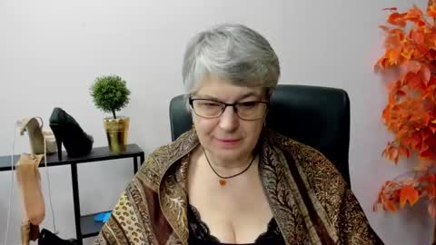Snapshot of iris_xdesire chatting on February 11, 2025, 10:37 am I R I S online show from February 11, 2025, 10:37 am