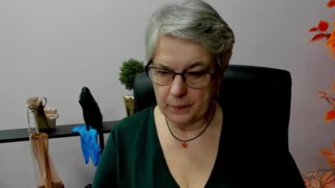 Snapshot of iris_xdesire chatting on February 14, 2025, 11:31 am I R I S online show from February 14, 2025, 11:31 am