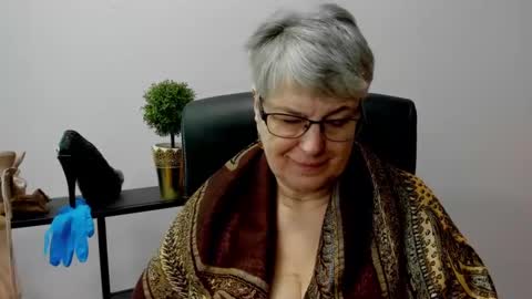 Snapshot of iris_xdesire chatting on February 17, 2025, 10:51 am I R I S online show from February 17, 2025, 10:51 am