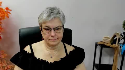 Snapshot of iris_xdesire chatting on October 10, 2025, 7:51 am I R I S online show from October 10, 2025, 7:51 am