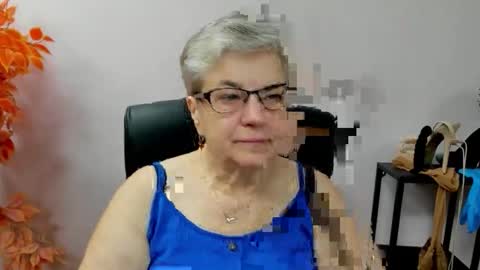 Snapshot of iris_xdesire chatting on October 13, 2025, 6:24 am I R I S online show from October 13, 2025, 6:24 am