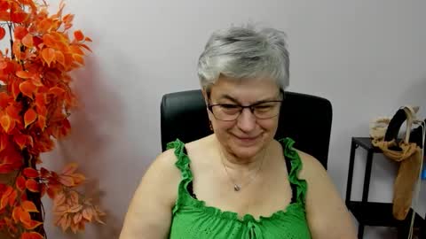 Snapshot of iris_xdesire chatting on October 17, 2025, 7:33 am I R I S online show from October 17, 2025, 7:33 am