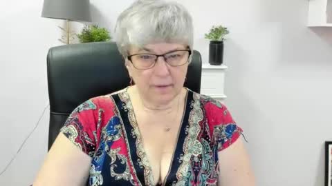 Snapshot of iris_xdesire chatting on July 7, 2026, 7:09 am I R I S online show from July 7, 2026, 7:09 am