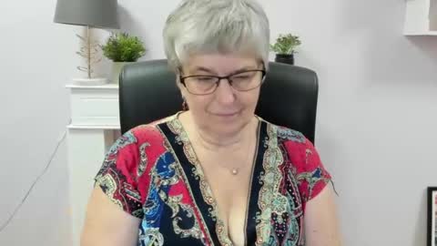 Snapshot of iris_xdesire chatting on July 7, 2026, 8:07 am I R I S online show from July 7, 2026, 8:07 am