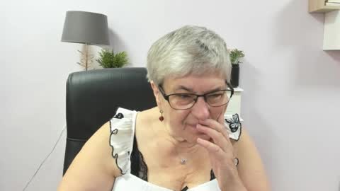 Snapshot of iris_xdesire chatting on July 14, 2026, 6:07 am I R I S online show from July 14, 2026, 6:07 am