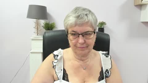 Snapshot of iris_xdesire chatting on July 14, 2026, 10:32 am I R I S online show from July 14, 2026, 10:32 am
