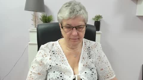 Snapshot of iris_xdesire chatting on July 15, 2026, 6:18 am I R I S online show from July 15, 2026, 6:18 am