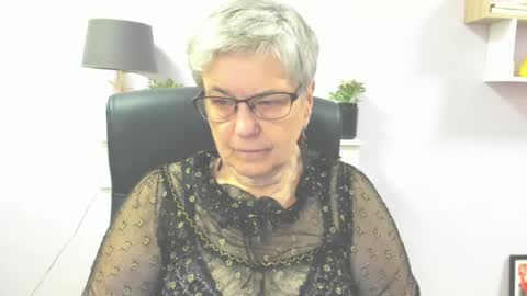 Snapshot of iris_xdesire chatting on July 16, 2026, 6:08 am I R I S online show from July 16, 2026, 6:08 am