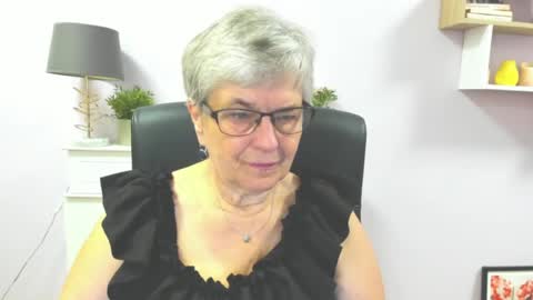 Snapshot of iris_xdesire chatting on July 17, 2026, 6:09 am I R I S online show from July 17, 2026, 6:09 am