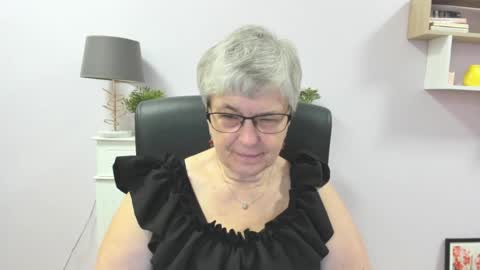 Snapshot of iris_xdesire chatting on July 20, 2026, 6:17 am I R I S online show from July 20, 2026, 6:17 am