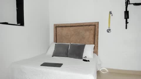 Iris Fit online show from October 10, 2025, 1:43 pm