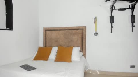 Iris Fit online show from November 11, 2025, 12:27 pm