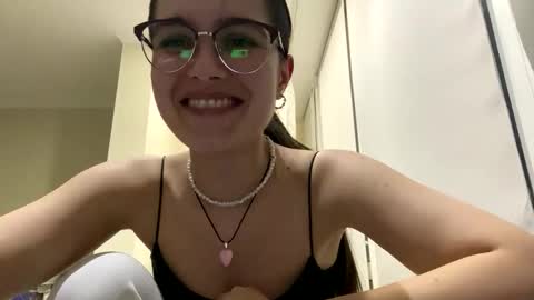 irisss31 online show from May 25, 2026, 7:09 pm