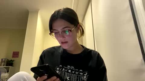 irisss31 online show from May 26, 2026, 6:59 pm