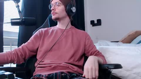 Sam online show from April 10, 2026, 11:37 am