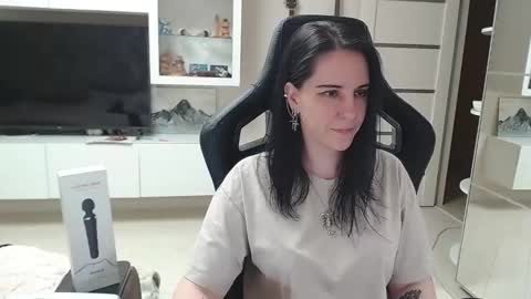 Irwi Tomboy online show from March 10, 2025, 9:29 pm