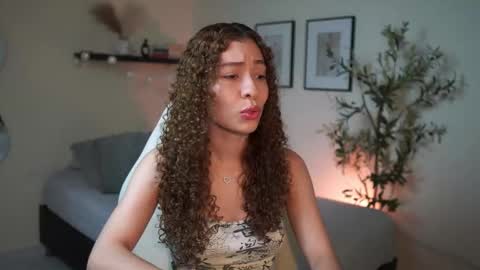 isa_____ online show from March 18, 2026, 1:42 am