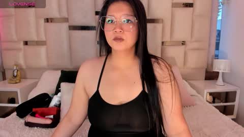 Snapshot of isa__rose chatting on October 22, 2025, 10:37 am isa rose online show from October 22, 2025, 10:37 am