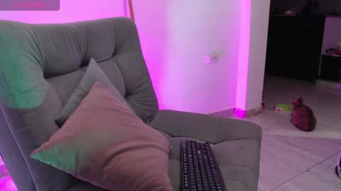 Isabella Hall online show from January 13, 2026, 5:24 am