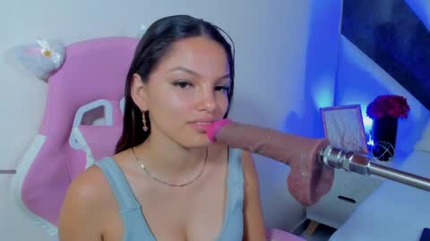 isa_kolins online show from April 8, 2026, 11:43 am