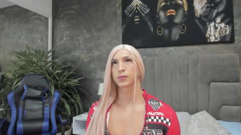 Isa Lancaster online show from October 1, 2025, 8:15 pm