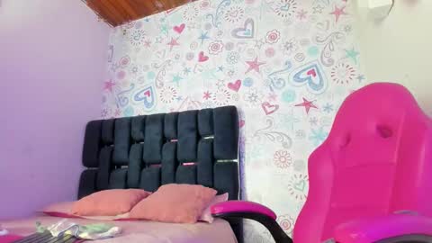isa_rivas online show from December 3, 2025, 12:25 pm