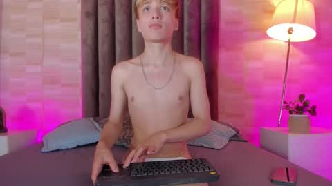 isaac_grey_ online show from March 27, 2026, 7:24 pm